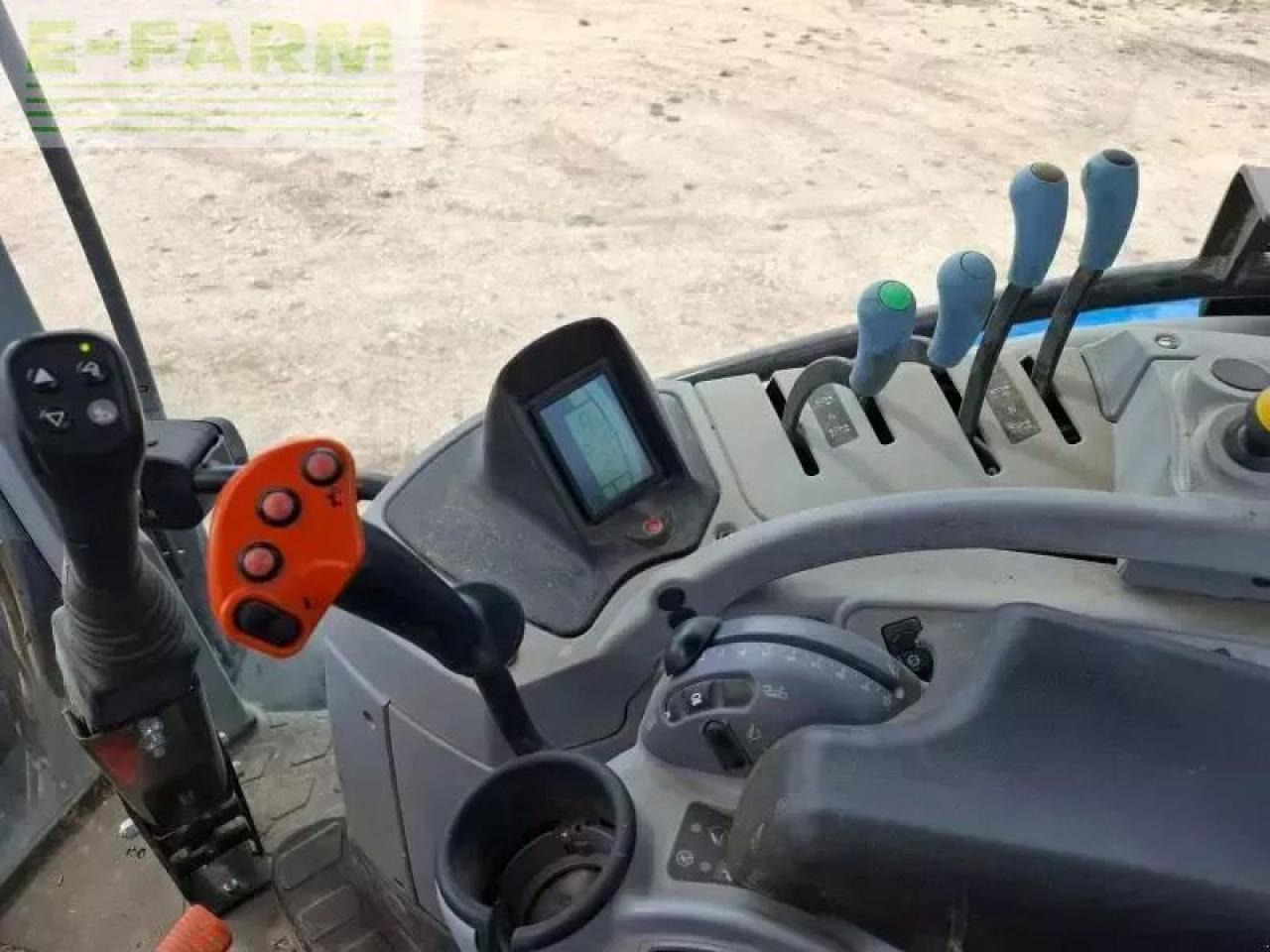 Tractor New Holland t7.210: foto 8