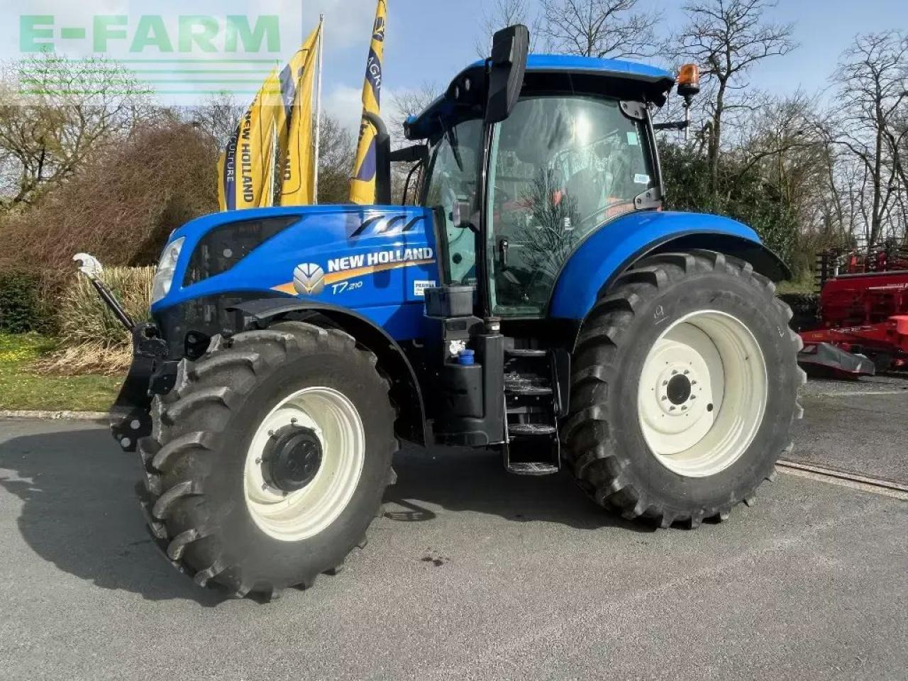 New Holland t7.210 classic - Tractor: foto 1 New Holland t7.210 classic - Tractor: foto 1