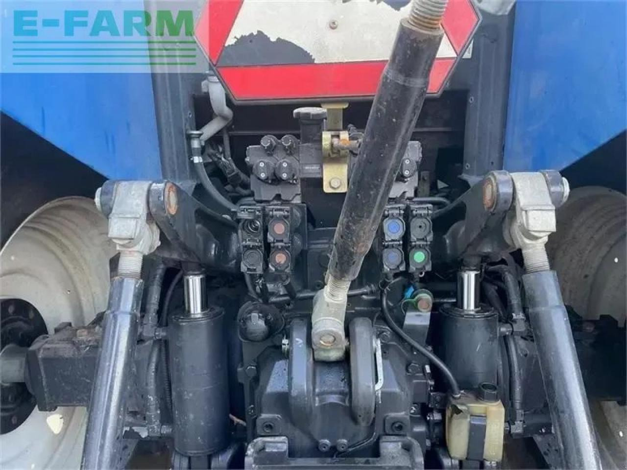 Tractor New Holland t7.220 med alø frontlæsser: foto 7