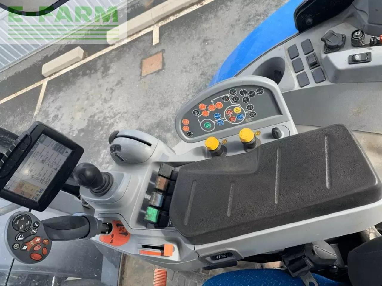 New Holland t7.235 auto command - Tractor: foto 5 New Holland t7.235 auto command - Tractor: foto 5