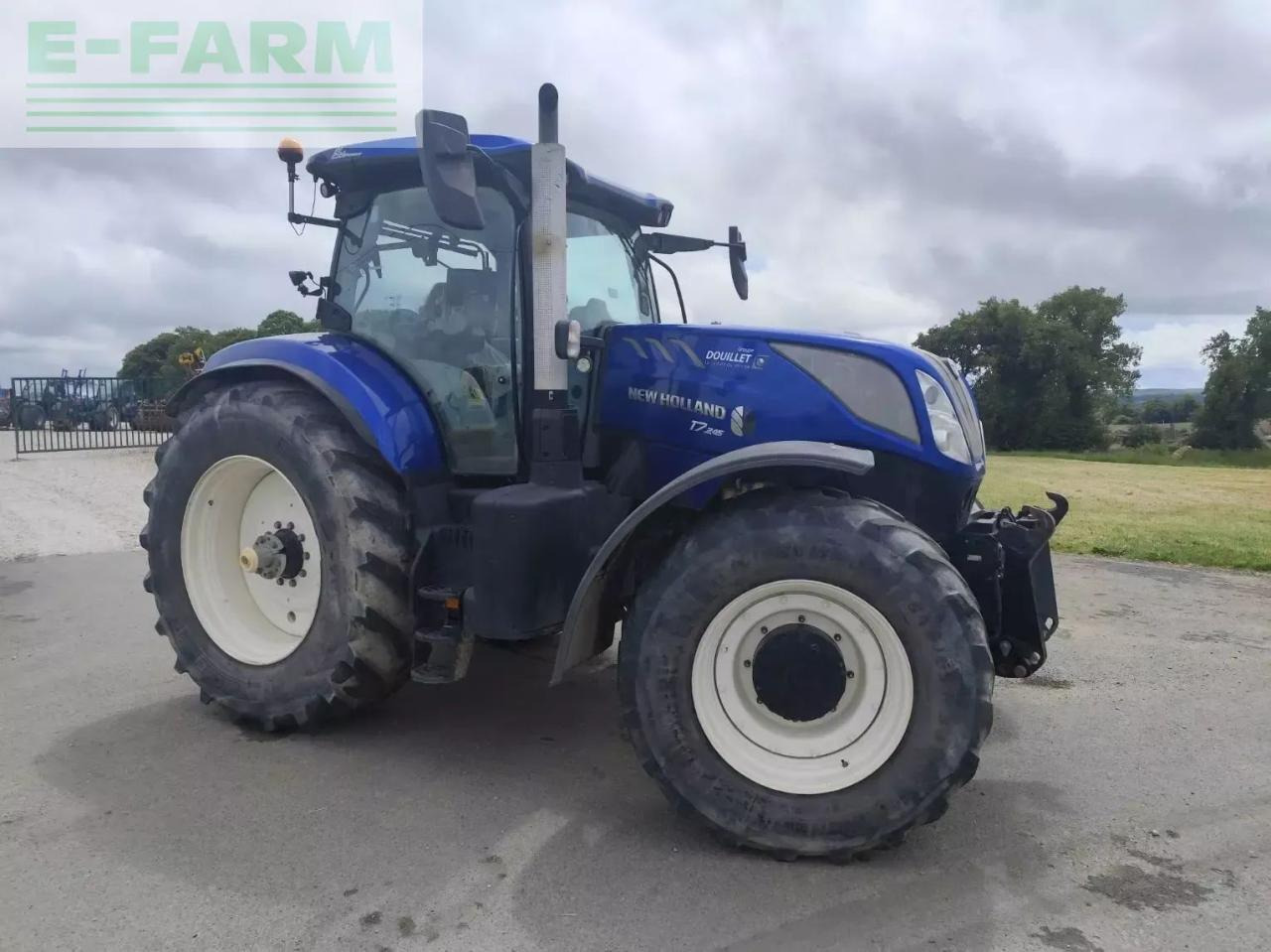 New Holland t7 245 ac - Tractor: foto 1 New Holland t7 245 ac - Tractor: foto 1
