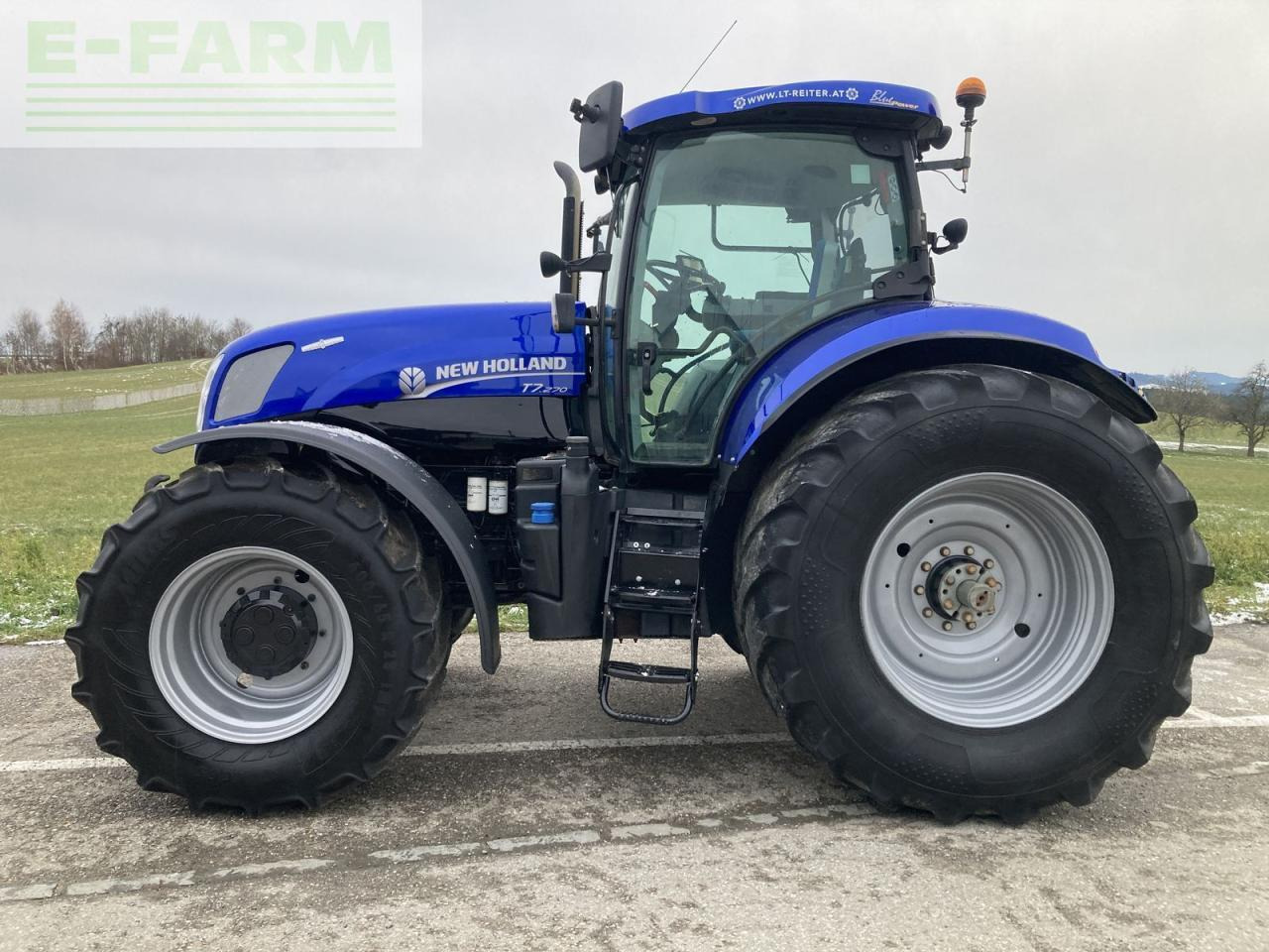 New Holland t7.270 auto command bluepower - Tractor: foto 2 New Holland t7.270 auto command bluepower - Tractor: foto 2