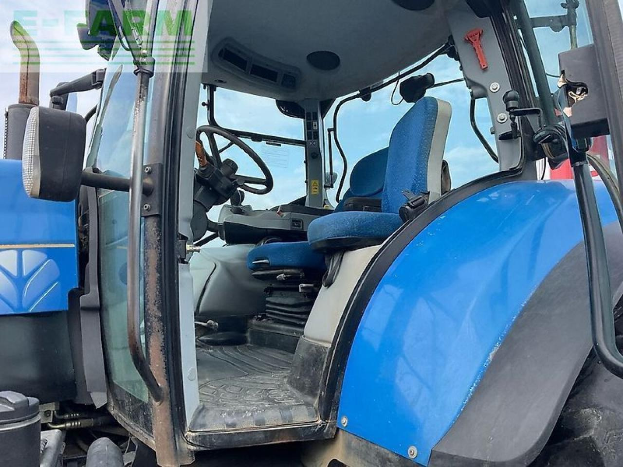 New Holland t7050 - Tractor: foto 5 New Holland t7050 - Tractor: foto 5