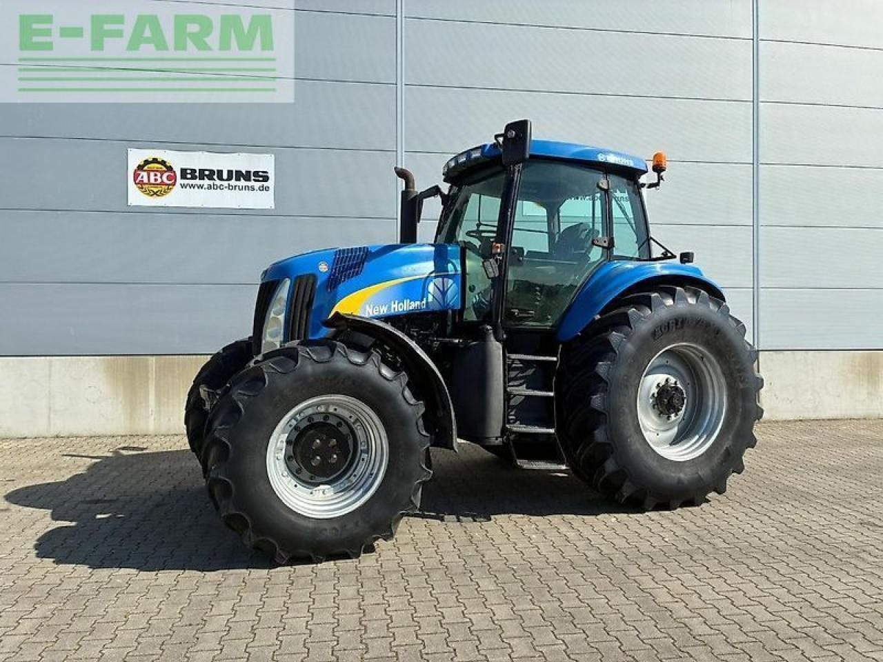 New Holland tg 255 - Tractor: foto 1 New Holland tg 255 - Tractor: foto 1