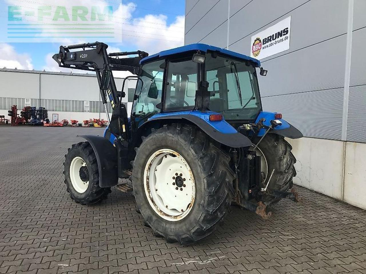 New Holland tl 90 a dt A - Tractor: foto 4 New Holland tl 90 a dt A - Tractor: foto 4