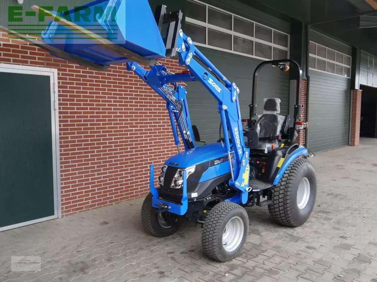 Solis 26 hst + frontlader - Tractor: foto 4 Solis 26 hst + frontlader - Tractor: foto 4