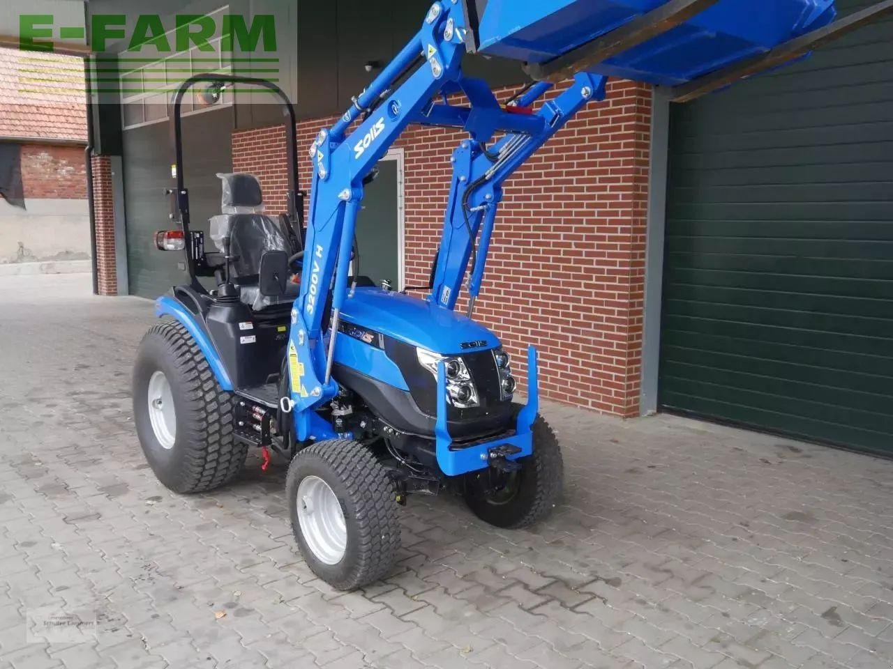 Solis 26 hst + frontlader - Tractor: foto 3 Solis 26 hst + frontlader - Tractor: foto 3