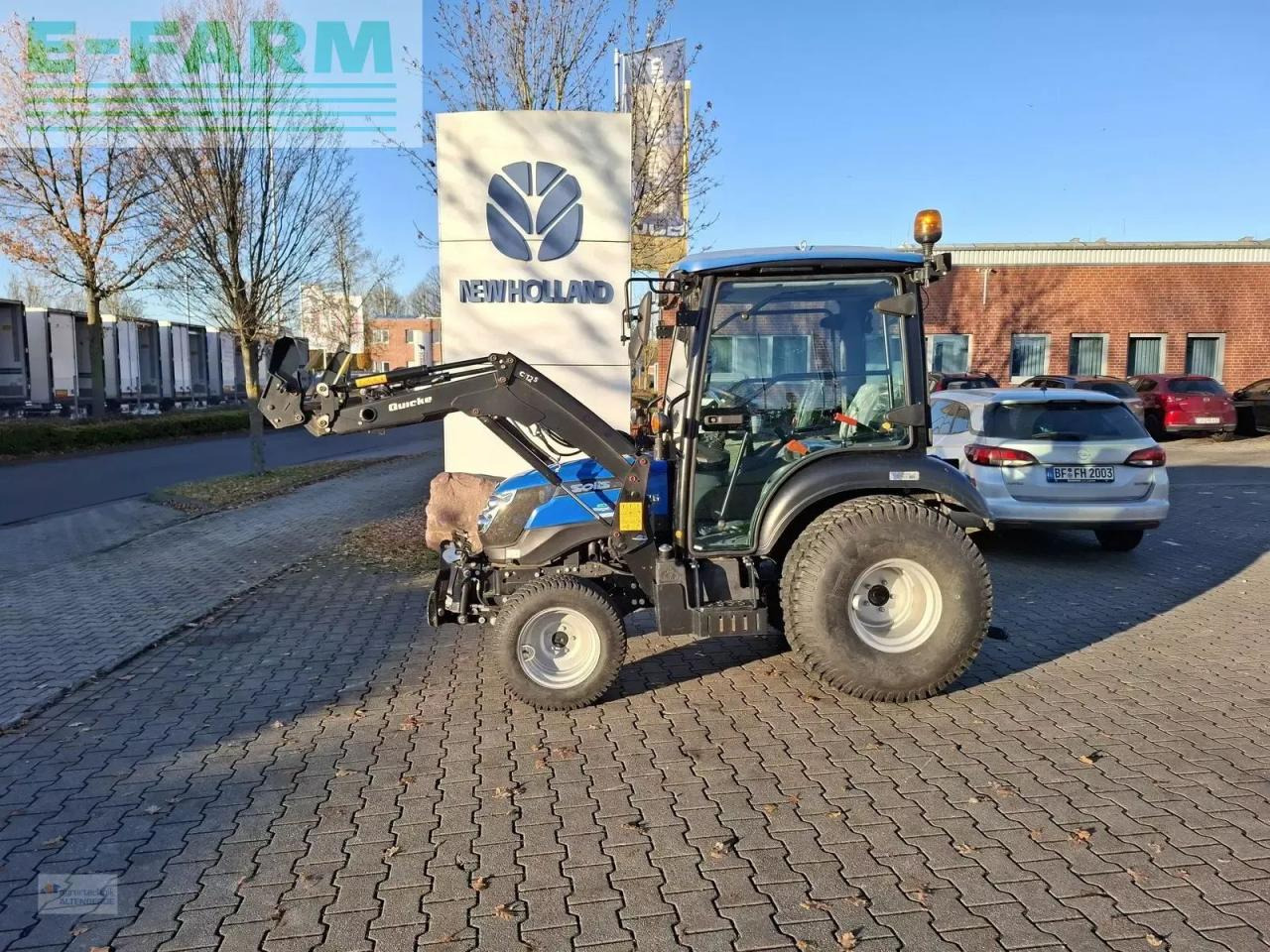 Solis 26 hst mit fahrerkabine und frontlader - Tractor: foto 1 Solis 26 hst mit fahrerkabine und frontlader - Tractor: foto 1
