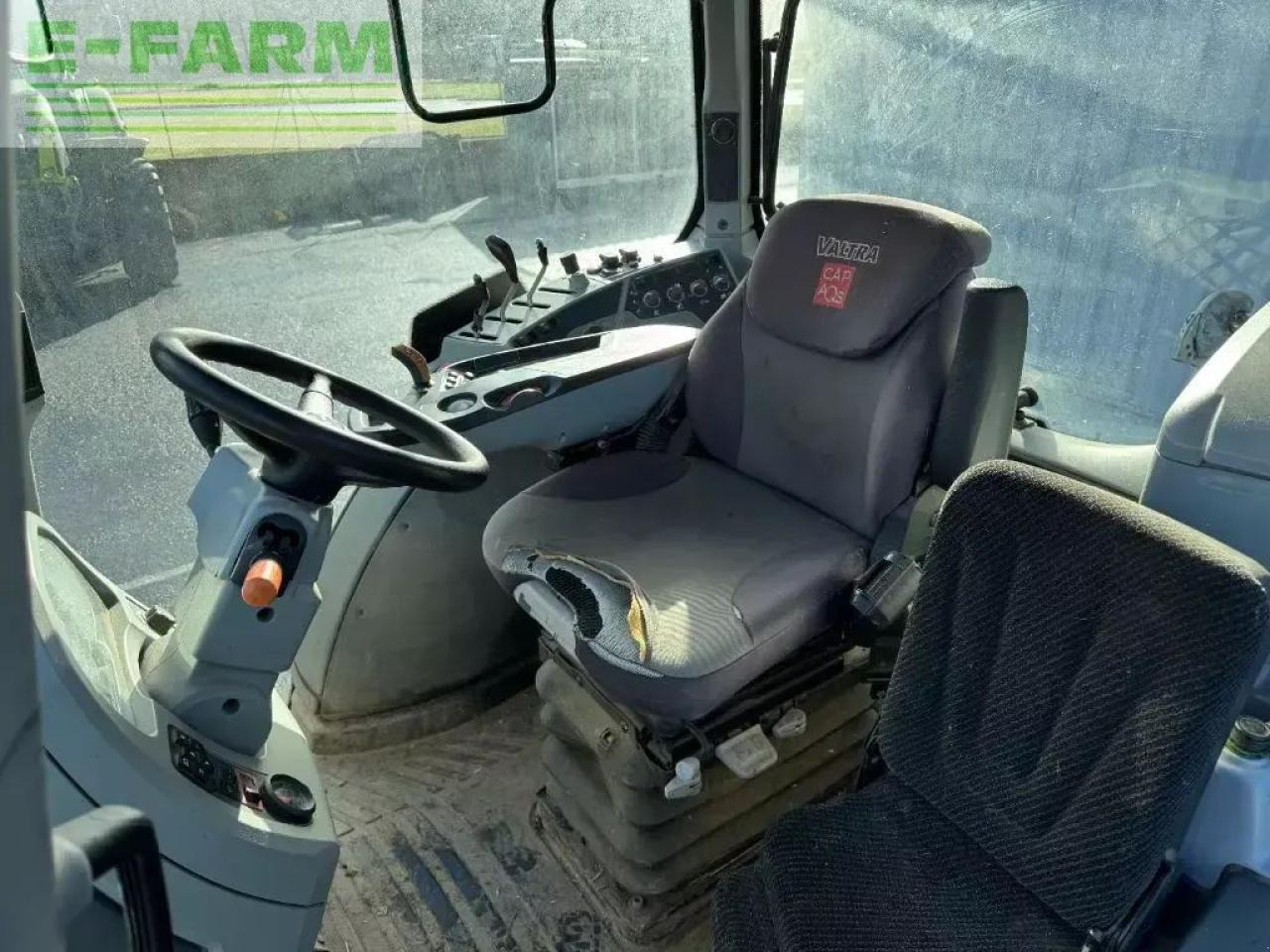 Valtra n 104 h5 - Tractor: foto 5 Valtra n 104 h5 - Tractor: foto 5