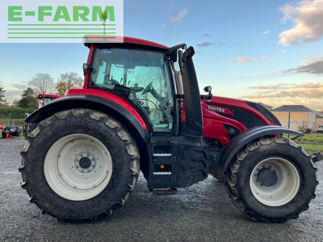 Tractor Valtra t144: foto 6
