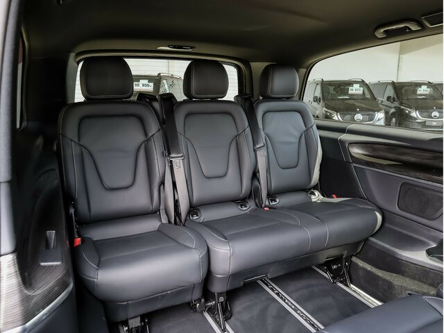 MERCEDES-BENZ EQV 300 Extralang,Avantgarde,8Sitze,2xelektr.Tür - Furgoneta de pasajeros, Furgoneta eléctrica: foto 5 MERCEDES-BENZ EQV 300 Extralang,Avantgarde,8Sitze,2xelektr.Tür - Furgoneta de pasajeros, Furgoneta eléctrica: foto 5