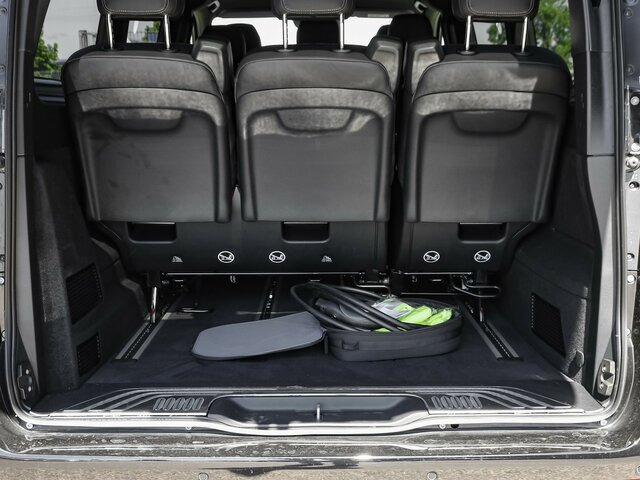 MERCEDES-BENZ EQV 300 Extralang,Avantgarde,8Sitze,2xelektr.Tür - Furgoneta de pasajeros, Furgoneta eléctrica: foto 2 MERCEDES-BENZ EQV 300 Extralang,Avantgarde,8Sitze,2xelektr.Tür - Furgoneta de pasajeros, Furgoneta eléctrica: foto 2