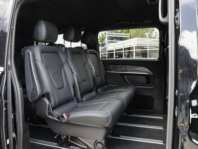 MERCEDES-BENZ EQV 300 Extralang,Avantgarde,8Sitze,2xelektr.Tür - Furgoneta de pasajeros, Furgoneta eléctrica: foto 4 MERCEDES-BENZ EQV 300 Extralang,Avantgarde,8Sitze,2xelektr.Tür - Furgoneta de pasajeros, Furgoneta eléctrica: foto 4