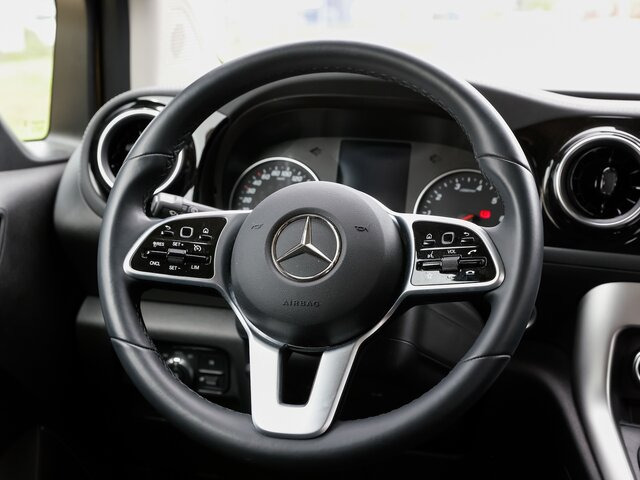 MERCEDES-BENZ T 180 Power Plus,AHK,LED,Navi,Kamera,Tempomat - Furgoneta de pasajeros: foto 5 MERCEDES-BENZ T 180 Power Plus,AHK,LED,Navi,Kamera,Tempomat - Furgoneta de pasajeros: foto 5