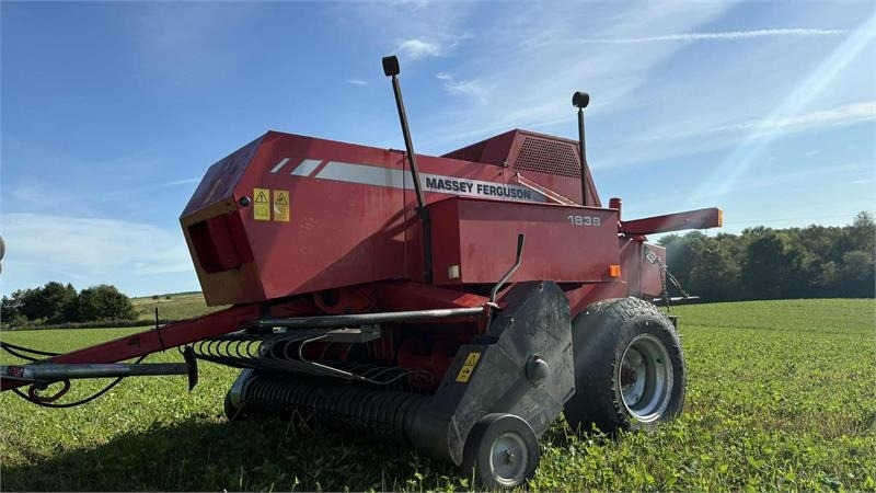 Massey Ferguson 1839 Småballe presser - Encintadora de pacas: foto 1 Massey Ferguson 1839 Småballe presser - Encintadora de pacas: foto 1