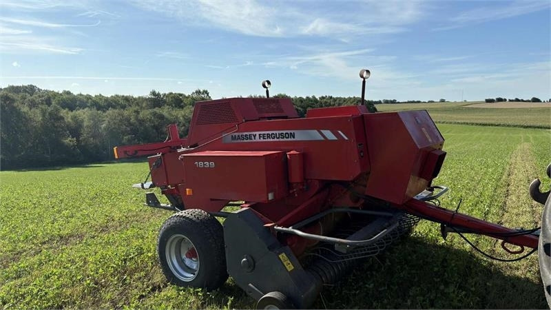 Massey Ferguson 1839 Småballe presser - Encintadora de pacas: foto 2 Massey Ferguson 1839 Småballe presser - Encintadora de pacas: foto 2