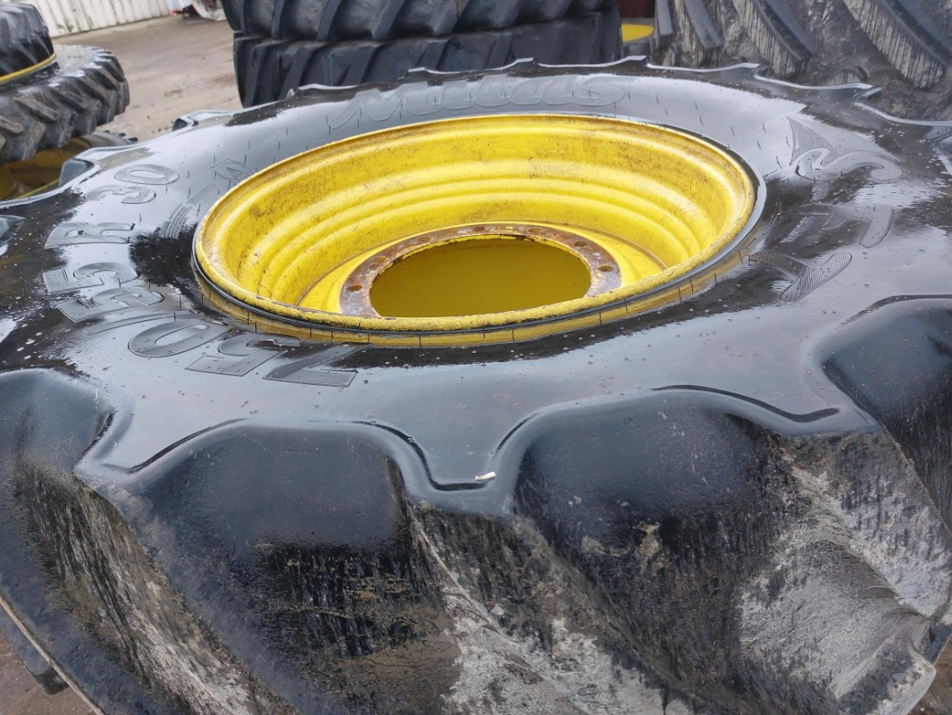 Continental 900/60R38 750/55R30 John Deere 8335R 8430 8530 - Neumáticos y llantas: foto 4 Continental 900/60R38 750/55R30 John Deere 8335R 8430 8530 - Neumáticos y llantas: foto 4