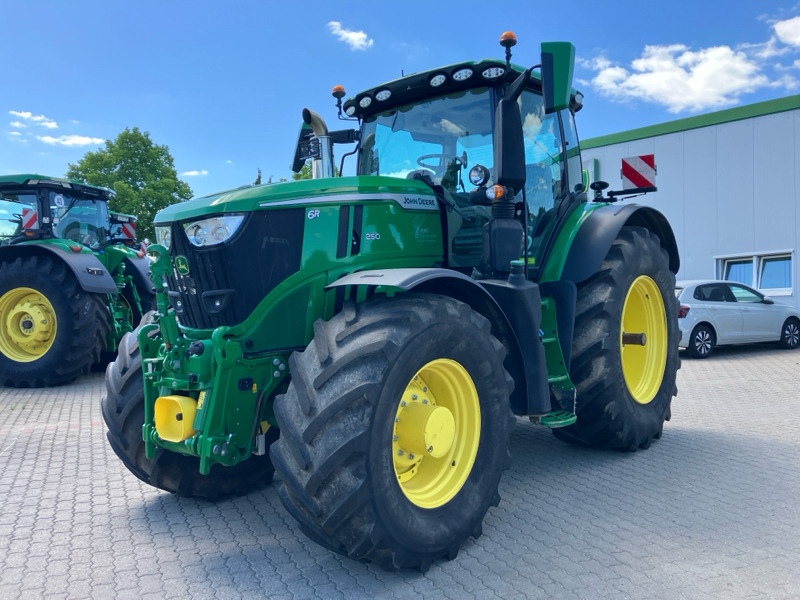 John Deere 6R250 mit FKH/ FZW/ CommandPro - Tractor: foto 1 John Deere 6R250 mit FKH/ FZW/ CommandPro - Tractor: foto 1