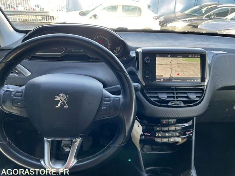 208 ALLURE PT 110cv-05/2016- 87950 KM - Coche: foto 5 208 ALLURE PT 110cv-05/2016- 87950 KM - Coche: foto 5