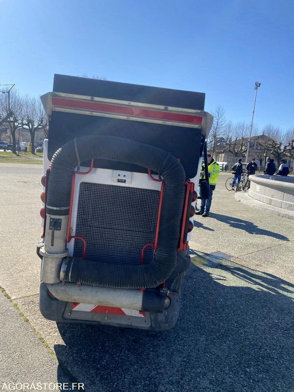 BALAYEUSE SCHMIDT SWINGO 2001+ UNE BALAYEUSE BOSCHUNG 2001 - Barredora vial: foto 4 BALAYEUSE SCHMIDT SWINGO 2001+ UNE BALAYEUSE BOSCHUNG 2001 - Barredora vial: foto 4