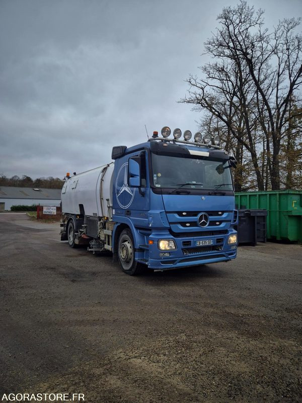 Balayeuse Eurovoirie Optifant 70 TA THP - 2012 - 242 000 heures - Barredora vial: foto 2 Balayeuse Eurovoirie Optifant 70 TA THP - 2012 - 242 000 heures - Barredora vial: foto 2