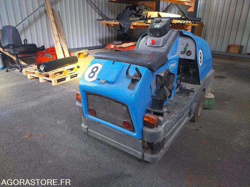 Balayeuse aspiratrice de trottoirs TENNANT LITTER HAWK 4100 - Barredora vial: foto 2 Balayeuse aspiratrice de trottoirs TENNANT LITTER HAWK 4100 - Barredora vial: foto 2