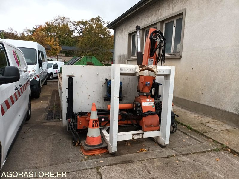 Benne sur Berce avec Grue intégrée - Equipo de construcción: foto 1 Benne sur Berce avec Grue intégrée - Equipo de construcción: foto 1