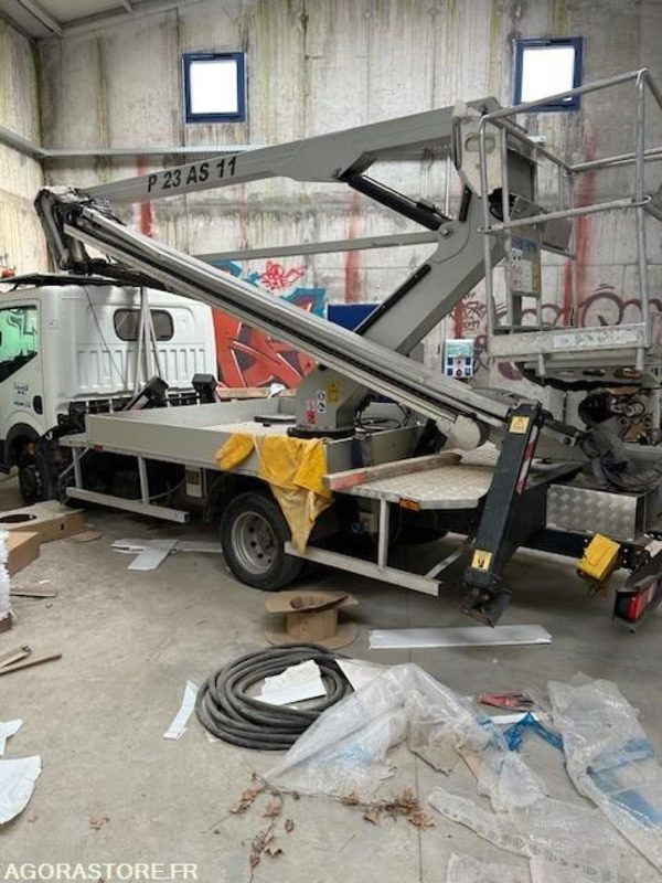 CAMION NACELLE NISSAN IMER P 23 AS 11 2013 20 000 KM - Camión con plataforma elevadora: foto 1 CAMION NACELLE NISSAN IMER P 23 AS 11 2013 20 000 KM - Camión con plataforma elevadora: foto 1