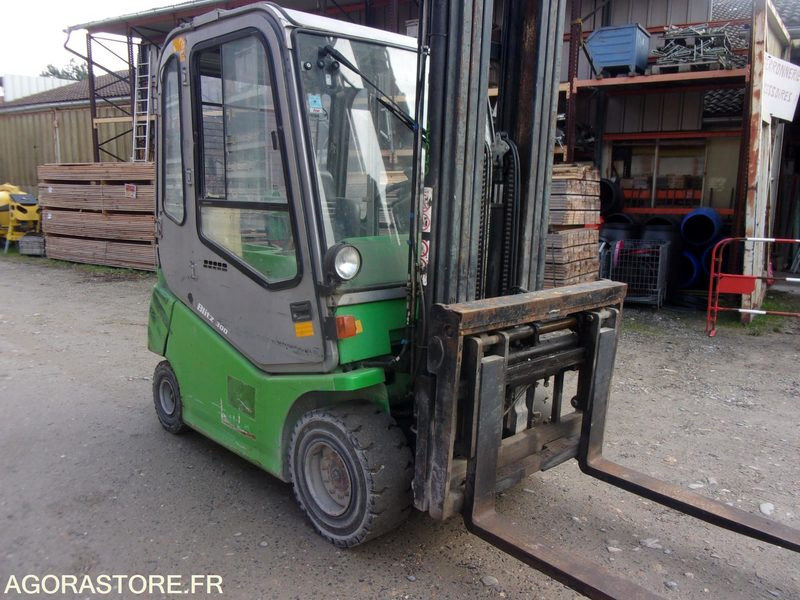 CHARIOT ÉLÉVATEUR 3 TONNES POSITIONNEUR DE FOURCHES ELECTRIQUE CESAB - Carretilla elevadora eléctrica: foto 1 CHARIOT ÉLÉVATEUR 3 TONNES POSITIONNEUR DE FOURCHES ELECTRIQUE CESAB - Carretilla elevadora eléctrica: foto 1