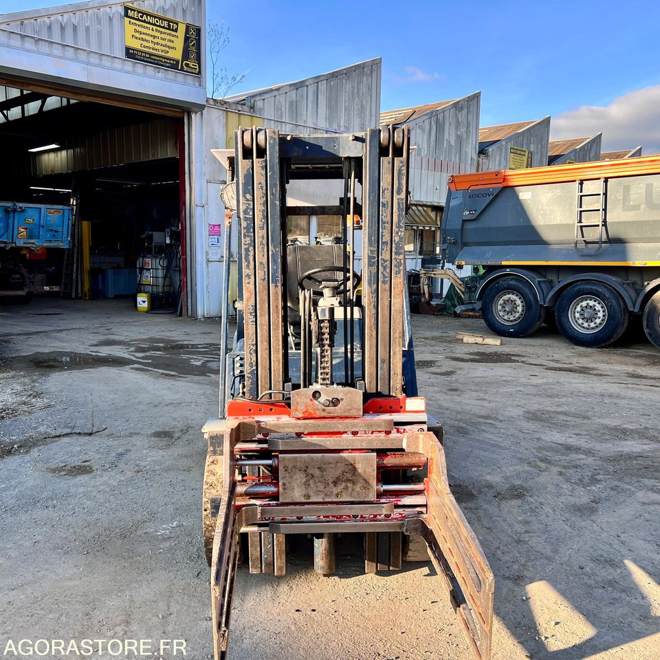 CHARIOT ÉLÉVATEUR À GAZ KOMATSU FG25T-11E AVEC PINCES - 1995 / 7938 HEURES - Carretilla elevadora diésel: foto 5 CHARIOT ÉLÉVATEUR À GAZ KOMATSU FG25T-11E AVEC PINCES - 1995 / 7938 HEURES - Carretilla elevadora diésel: foto 5
