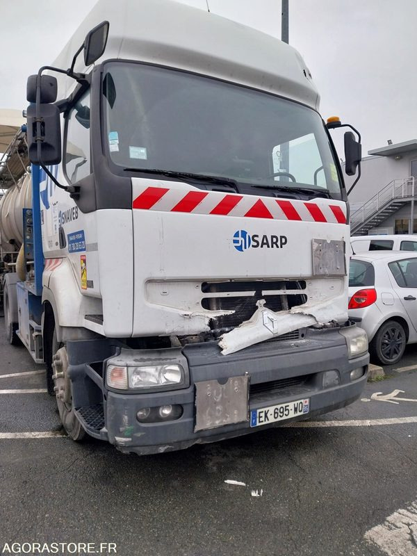 Tracteur RENAULT ADR pompe anneau liquide - 2003/ 808 664KM (ACCIDENTE) - Cabeza tractora: foto 1 Tracteur RENAULT ADR pompe anneau liquide - 2003/ 808 664KM (ACCIDENTE) - Cabeza tractora: foto 1