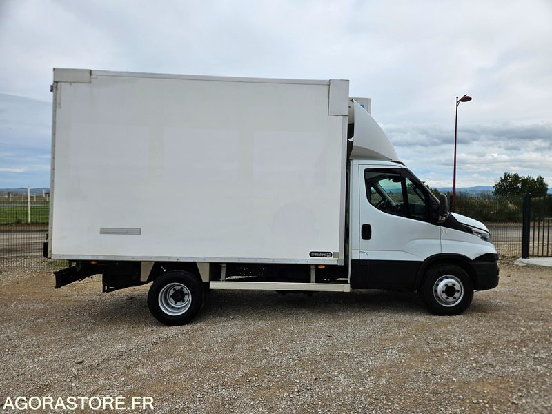 IVECO DAILY 72C21 PORTE VIANDE FRIGORIFIQUE - 2017 - 360 000KM - Camión: foto 1 IVECO DAILY 72C21 PORTE VIANDE FRIGORIFIQUE - 2017 - 360 000KM - Camión: foto 1