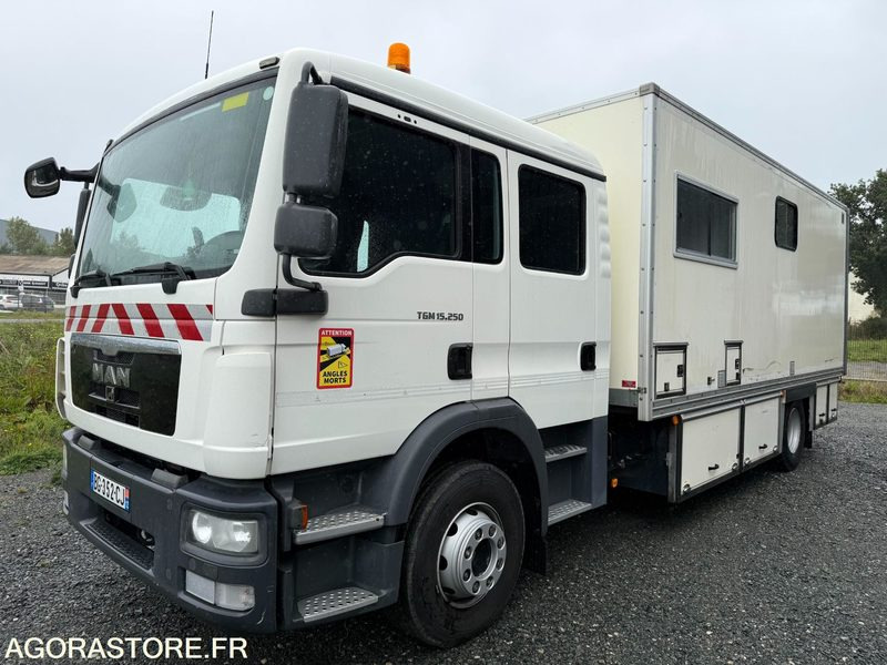 Porteur MAN TGM 15.250 cabine 7 places caisson base vie atelier hayon - 20500KM- - Camión: foto 1 Porteur MAN TGM 15.250 cabine 7 places caisson base vie atelier hayon - 20500KM- - Camión: foto 1