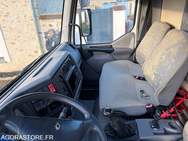 Camión RENAULT MIDLUM GRUE - 2003 -143000km: foto 6 Camión RENAULT MIDLUM GRUE - 2003 -143000km: foto 6