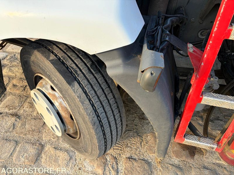 Camión RENAULT MIDLUM GRUE - 2003 -143000km: foto 9 Camión RENAULT MIDLUM GRUE - 2003 -143000km: foto 9