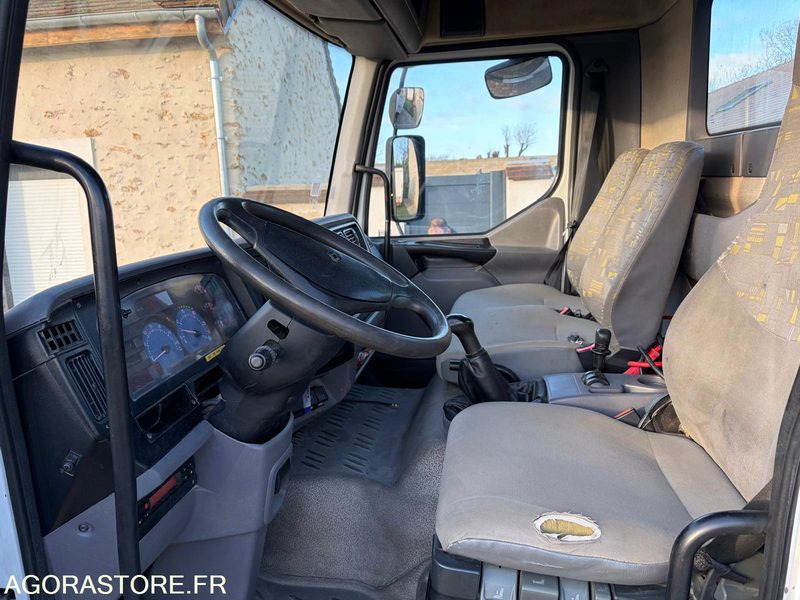 Camión RENAULT MIDLUM GRUE - 2003 -143000km: foto 7 Camión RENAULT MIDLUM GRUE - 2003 -143000km: foto 7