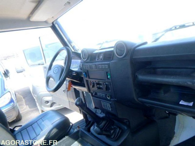 DEFENDER -Land Rover - 2011 - 131 930km - 122ch - BON ETAT - SUV/ Todoterreno: foto 4 DEFENDER -Land Rover - 2011 - 131 930km - 122ch - BON ETAT - SUV/ Todoterreno: foto 4