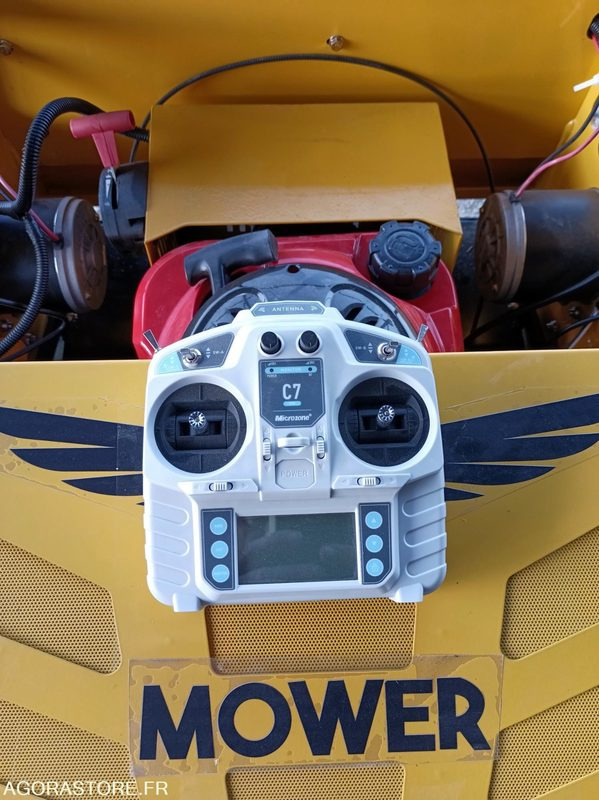 Debroussailleuse radiocommandée - Maquinaria de jardinería: foto 4 Debroussailleuse radiocommandée - Maquinaria de jardinería: foto 4