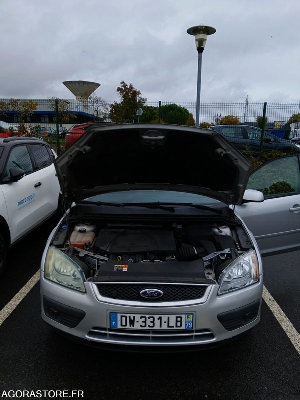 FORD FOCUS 1.8 ESSENCE - 2006 - 135 225 km - Coche: foto 2 FORD FOCUS 1.8 ESSENCE - 2006 - 135 225 km - Coche: foto 2