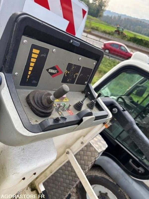 FOURGON NACELLE RENAULT MASTER ET NACELLE VERSALIFT 11.3 M 2019 110329 KM - Camión con plataforma elevadora: foto 2 FOURGON NACELLE RENAULT MASTER ET NACELLE VERSALIFT 11.3 M 2019 110329 KM - Camión con plataforma elevadora: foto 2