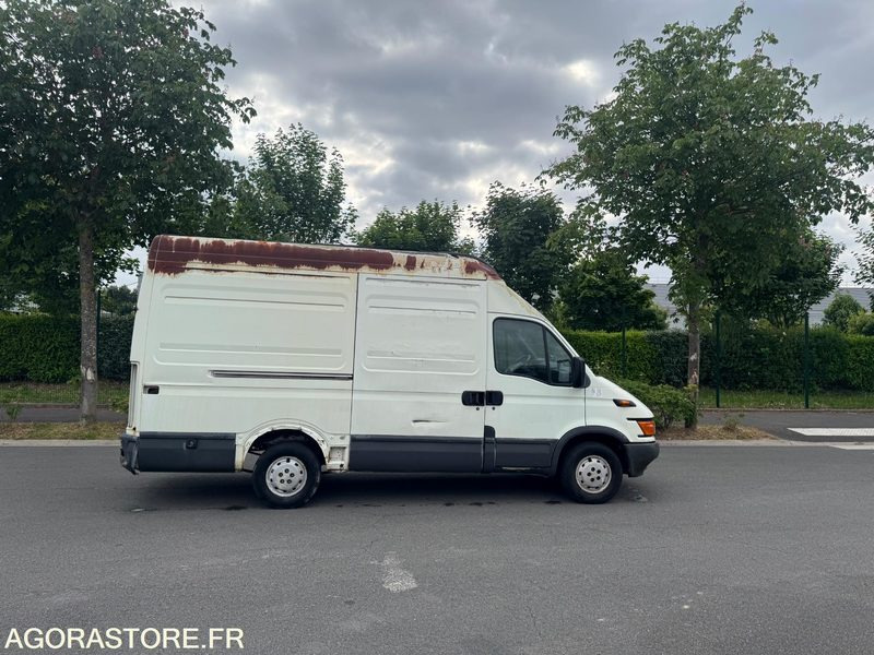 IVECO DAILY 35S12 - 67 000 KM - Furgón: foto 5 IVECO DAILY 35S12 - 67 000 KM - Furgón: foto 5