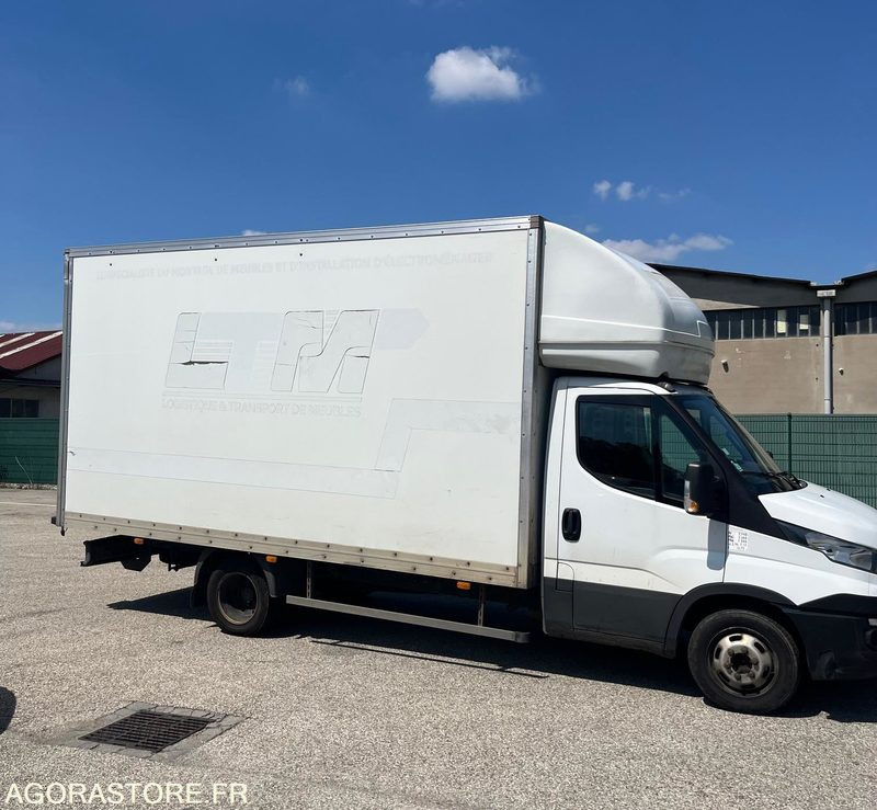 Iveco Daily 35C BVA - 2019 - 118 200km - Furgón: foto 2 Iveco Daily 35C BVA - 2019 - 118 200km - Furgón: foto 2