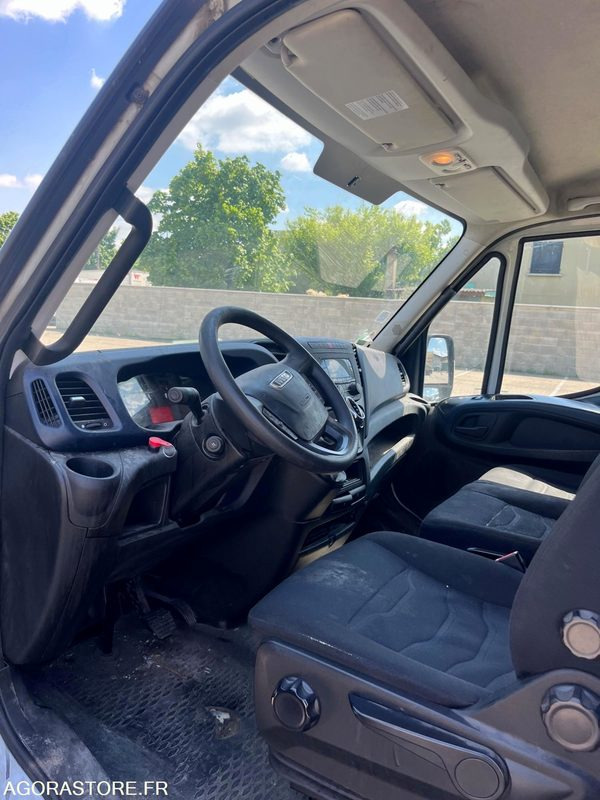 Iveco Daily 35C BVA - 2019 - 118 200km - Furgón: foto 5 Iveco Daily 35C BVA - 2019 - 118 200km - Furgón: foto 5