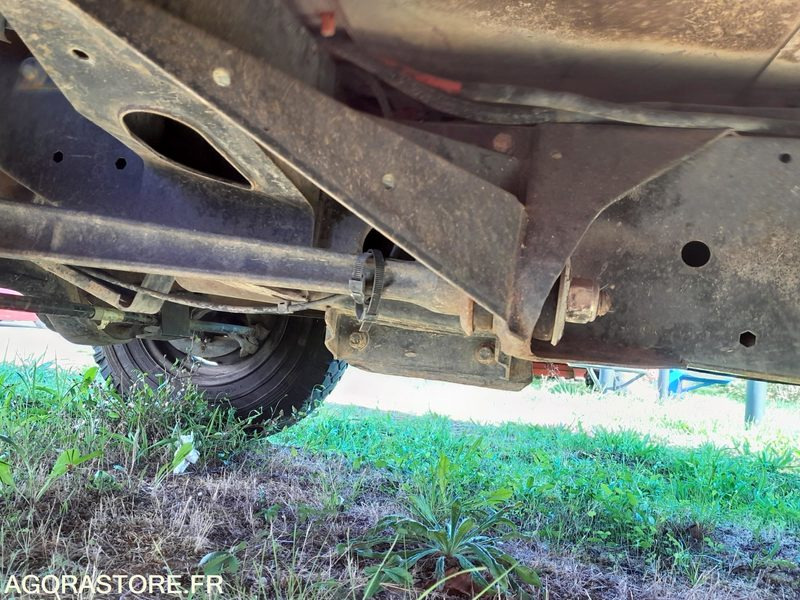 Land Rover Defender - 2005 - 120713kms - 8575SE58 - SUV/ Todoterreno: foto 5 Land Rover Defender - 2005 - 120713kms - 8575SE58 - SUV/ Todoterreno: foto 5