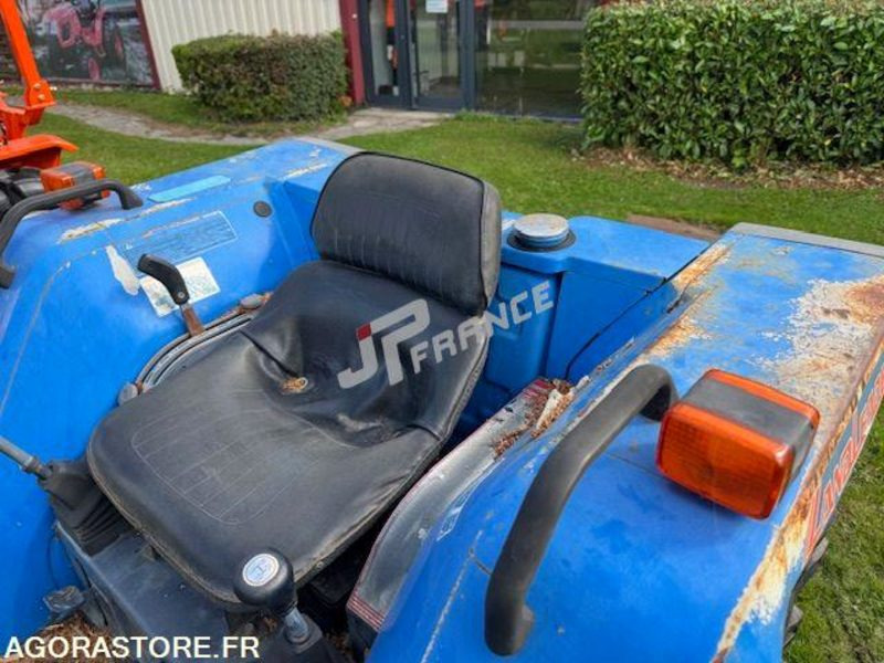 MICRO TRACTEUR ISEKI 22 CV 3 cylindres diesel 1194H 2RM - Tractor: foto 2 MICRO TRACTEUR ISEKI 22 CV 3 cylindres diesel 1194H 2RM - Tractor: foto 2