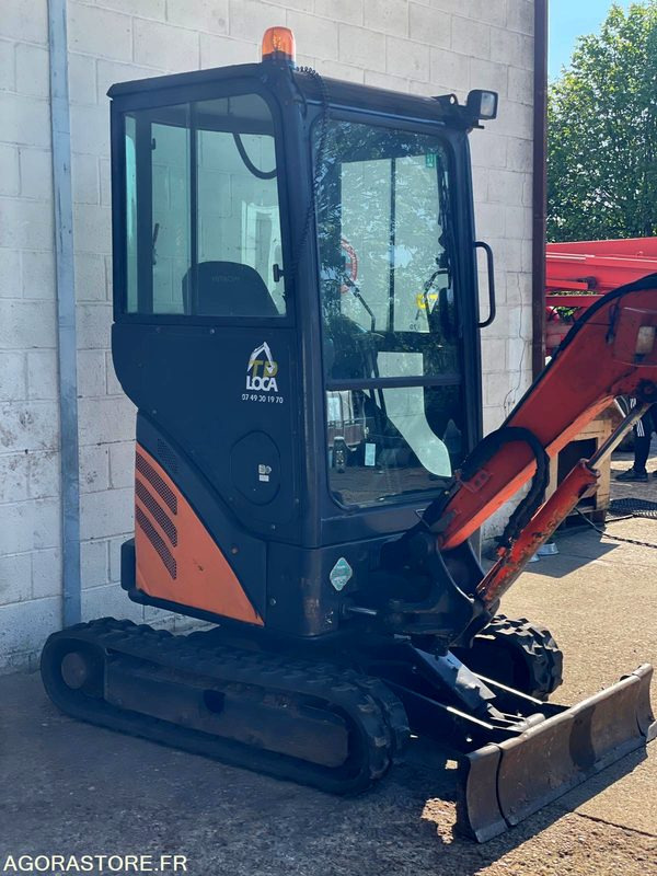 MINI-PELLE SUR CHENILLE CAOUTCHOUC HITACHI ZX17U-2 15CV 1.9T AVEC 3 GODETS - Excavadora: foto 5 MINI-PELLE SUR CHENILLE CAOUTCHOUC HITACHI ZX17U-2 15CV 1.9T AVEC 3 GODETS - Excavadora: foto 5