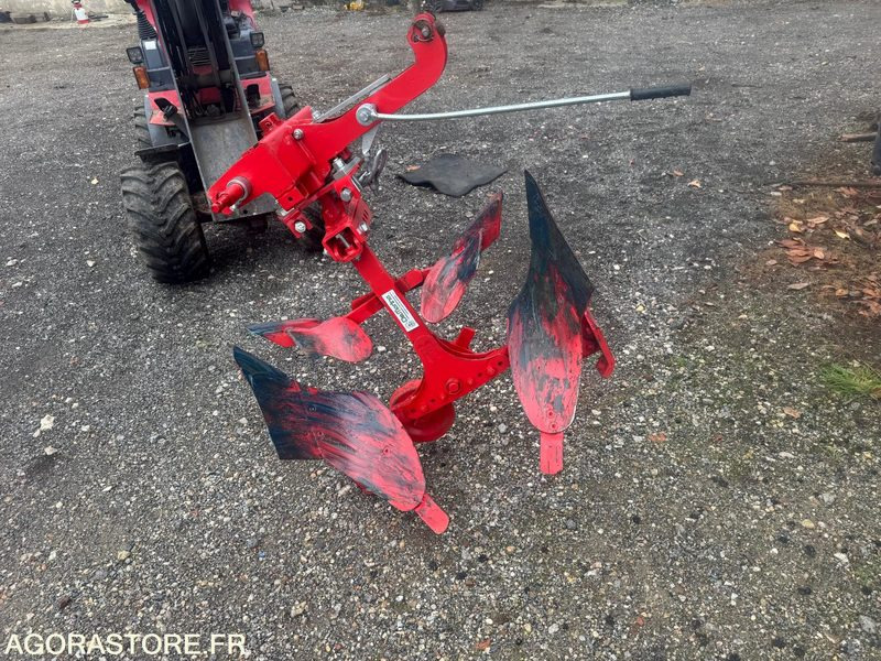 CHARRUE 1 SOCLE MICRO TRACTEUR - Maquinaria agrícola: foto 1 CHARRUE 1 SOCLE MICRO TRACTEUR - Maquinaria agrícola: foto 1