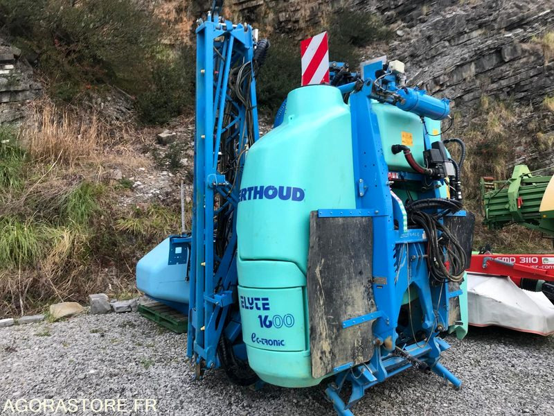 PULVERISATEUR BERTHOUD - ELYTE 1600 EC TRONIC (30 mètres) - Maquinaria agrícola: foto 2 PULVERISATEUR BERTHOUD - ELYTE 1600 EC TRONIC (30 mètres) - Maquinaria agrícola: foto 2