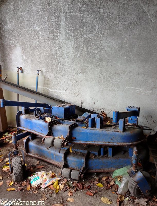 Lot de 2 plateaux de coupe tondeuse Iseki 310 / 370 - Maquinaria agrícola: foto 1 Lot de 2 plateaux de coupe tondeuse Iseki 310 / 370 - Maquinaria agrícola: foto 1