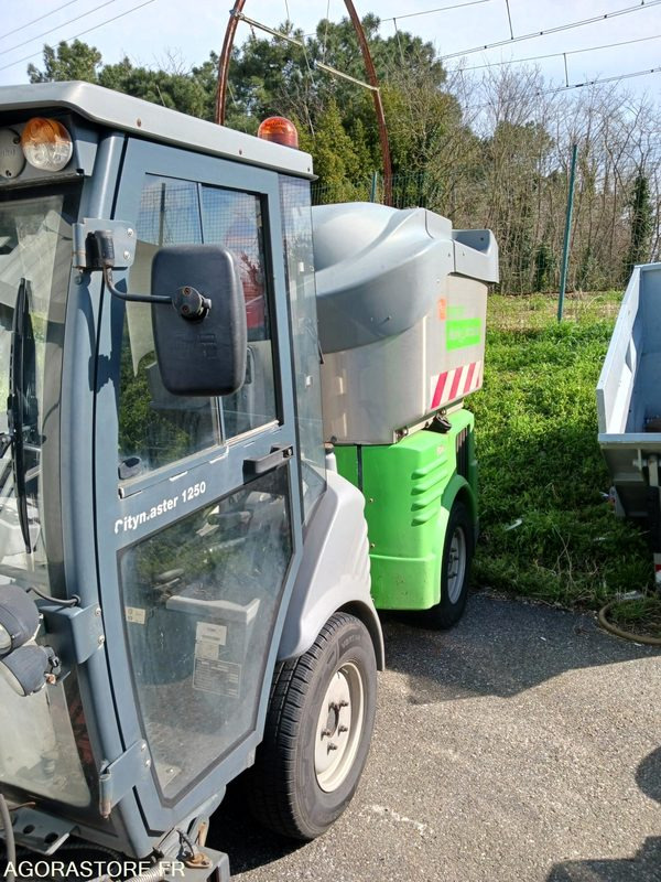 Barredora vial Mini balayeuse HAKO C1250: foto 6